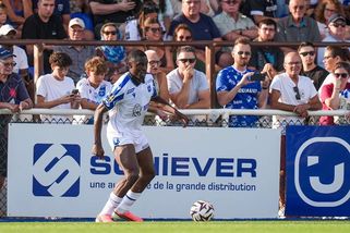 Slavia si ve Francii vyhlédla dalšího mladíka, z Auxerre by ráda přivedla krajního beka | Livesport.cz