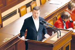 ŽIVĚ: Vládní koalice chce ve sněmovně prosadit usn...