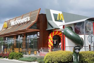 McDonald’s chystá v Česku ofenzivu a brzy otevře pobočky na netradičních místech. Ve hře je i navýšení investic