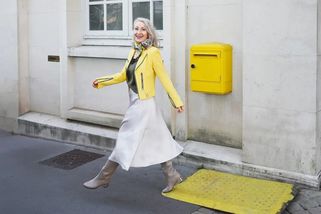 Ženy po šedesátce mohou na jaře vypadat štíhleji. Stačí zvolit střihy, které lichotí postavě