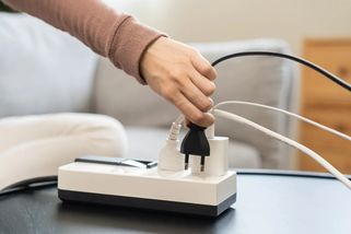 Švagr mi poradil jednoduchý trik na úsporu elektřiny. Účet mám teď o třetinu nižší a nemusím se nijak omezovat - EnergoZrouti.cz