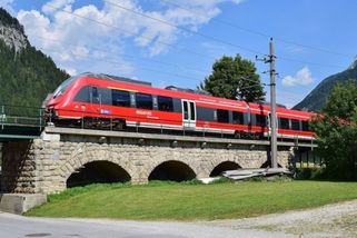 railtarget.cz/osobni-doprava/pruvodci-drsne-vypenil-do-mikrofonu-skandal-z-nemeckeho-vlaku-strhl-lavinu-ostrych-reakci-12204.html?utm_source=www.seznam.cz&utm_medium=seznam_distribuce&utm_campaign=lide