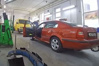 Každoroční prohlídky auta na STK: Jen z nás chtějí tahat peníze a nutit ke koupi nového vozu. Nebo jde o bezpečí? Hlasujme