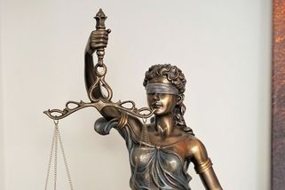 Zahájení a průběh dědického řízení: Co vás čeká po úmrtí blízkého - Médium.cz