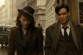 Anthropoid: Vyškrtnuté scény teroru v Praze a detail v kapse hrdinů rozčilující historiky