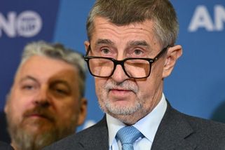 Fiala lže, je nekompetentní a zrazuje české zájmy, řekl Babiš v novoročním projevu