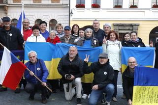 Nesmíme dopadnout jako na Slovensku, aby nás vařili jako žábu ve vodě, varují výjimeční senioři