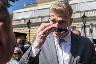 Turkovo „zkusit šůšn“: je to manipulace, úroveň angličtiny má jinou. Ale odhalil o sobě jednu ještě horší pravdu