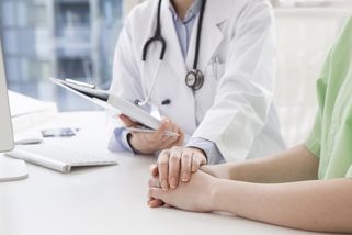ŽENA-IN - Kolik stojí lidský život? Pozdní diagnóza rakoviny drtí pacienty a rodiny, ale i zdravotnictví