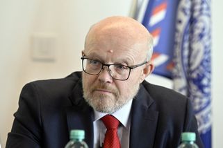 Válek: Zpožďování plateb u menších pojišťoven nemůže příští rok nastat