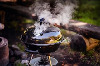 Jeden z nejhůře hodnocených grilů na trhu: Přesto ho lidé dál kupují a diví se, že maso chutná jako podrážka