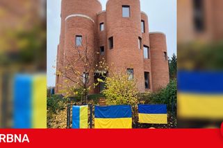 Na plot u domu Okamury vyvěsili ukrajinské vlajky, čin řeší policie