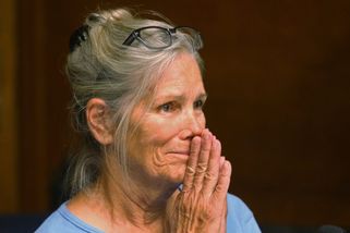 Nejmladší členka Mansonova vražedného kultu by se mohla dostat na svobodu. Ve vězení už sedí přes 50 let