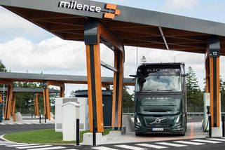 Jak se nabíjejí elektrické kamiony? Obrovským výkonem - Portál řidiče