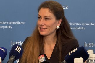 Decroix uspěla u Nejvyššího soudu. Zadlužené firmě ochránila desítky milionů