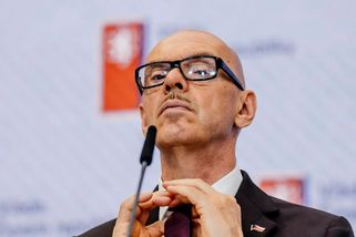 Konec koncesionářských poplatků se blíží. Senioři mohou přestat platit dřív
