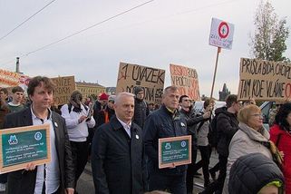 Středula zas svolává generální stávku, nejsou už odbory úplně mimo? - Médium.cz