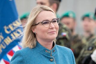 Tohle není od ukrajinských přátel fér, odmítla ministryně Černochová zařazení Schillerové a Babiše na seznam bakterií ruského světa