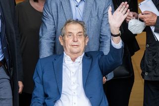 Porucha vědomí, neschopen se podepsat, stojí ve zprávě o Zemanově hospitalizaci - Seznam Zprávy