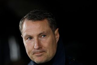 Zničený Priske uznal, že se nabízí radikální krok. Je to šílené, hlesl kapitán Sparty