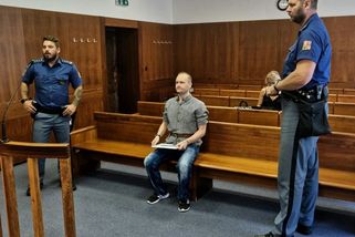 Dva bratry posekal mačetou. Chtěl jejich veterány. Vrchní soud mu potvrdil 18 let - Novinky
