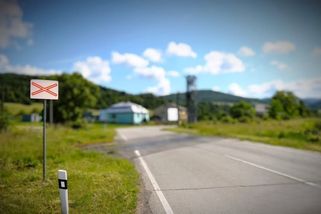 Ze železničního přejezdu zmizely značky STOP. Policie varuje před vážným ohrožením bezpečnosti | hasici.cz