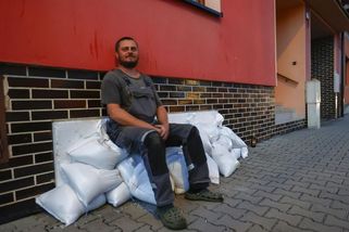 Počkáme, co bude. Část lidí z Troubek evakuaci odmítá - Novinky