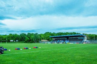 Praha za stovky milionů opraví rugbyový areál na Smíchově - Novinky