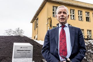 Zvedli cenu o 100 milionů, aby bylo na úplatky. Další příběh z kauzy nemocnic - Seznam Zprávy