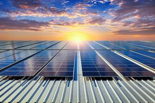 Dali si na dům fotovoltaiku. Až po roce zjistili, že jim přináší víc problémů než úspor - Médium.cz