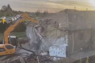 Demolice černého domu v Dobšicích: Strhl ho bagr. Fakturu pošlu i policii, zlobil se majitel
