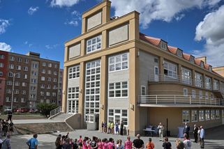 Unikátní krnovská sokolovna připomíná zámořský parník. Opravovali ji tři roky - Novinky