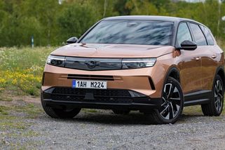 Opel srazil rodinné SUV Grandland se spalovacím motorem pod magickou hranici, výbavou nešetří - Garáž.cz