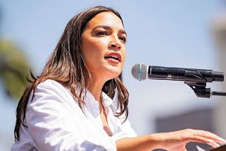 Socialistka prezidentkou USA? Reakcí na Trumpa může být triumf levice - Médium.cz