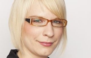 Blonďatá bestie Kristýna Kočí: v plavkách do Sněmovny, s ostudou ven. Dnes klientům prodává lásku - Médium.cz