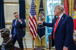 Poslední mohykán trumpismu v Evropě. Nawrocki si č...