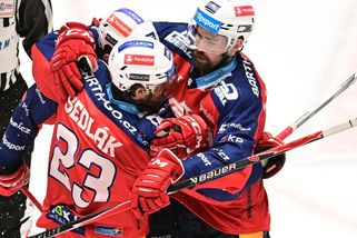 Pardubice porazily Třinec a ve finálové sérii vedou 3:2 - Seznam Zprávy