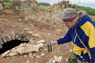 Sudetské Starosti jsou pryč. Zůstaly jen studny a střepy - Médium.cz
