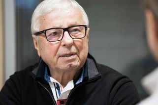 Legendární hokejový trenér má v Praze vlastní ulici - Sport.cz