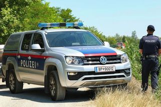 Marihuana a vybavení k loupežím. Dvojice Čechů prchala před policií, skončili v Rakousku - Novinky