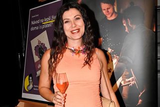 Veronika Lálová v 7. měsíci ještě vyučuje tanec nosí i střevíčky na vysokých podpatcích