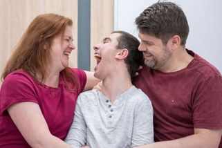Vlna solidarity: Čtenáři Novinek pomohli rodičům, kteří se starají o postiženého syna