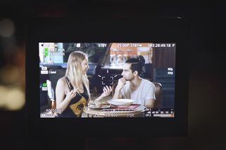 Cizinci poprvé ochutnávají dršťkovou polévku | Jak nás vidí svět