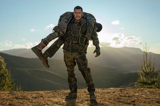 Adrenalinem nabité akční sci-fi dobývá Netflix: Vzdává hold klasikám a kraluje sledovanosti v 86 zemích včetně Česka