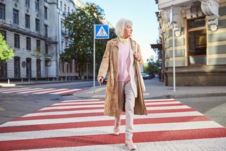 Doknalý trik českých seniorek s kalhotami. Zeštíhlí nohy opticky o 10 kg během 5 minut a mladší jenom zavídí