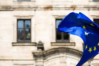 EU ekologickým nařízením zdraží naftu, benzín i zemní plyn. Česko a další tři státy se mu ale brání - EnergoZrouti.cz