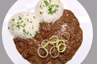 Za pár korun a pár minut mám játra na cibulce s voňavou slaninou! Levná pochoutka zahřeje a zasytí spolehlivě celou moji rodinu