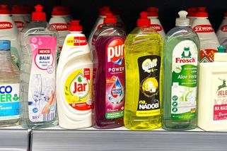 Stejných 100 ml, ale cenový šok: Prostředek na nádobí může stát 3 i 18 korun