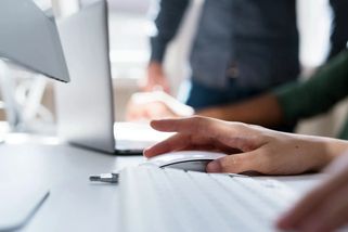EU si na obnovitelných zdrojích vypěstovala nebezpečnou závislost. Stačí jeden klik v Číně a jsme bez elektřiny - EnergoZrouti.cz