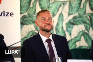 Pokud se nezvýší poplatky, Česká televize propustí 350 lidí - Lupa.cz